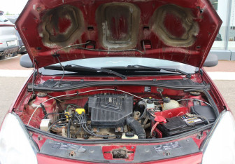 Подержанный автомобиль Renault Sandero 2013 года (13 фото)