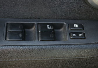 Подержанный автомобиль Nissan Tiida Hatchback 2007 года (17 фото)