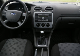 Подержанный автомобиль Ford Focus Hatchback 2006 года (12 фото)