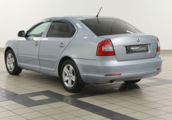 Подержанный автомобиль Skoda Octavia Liftback 2010 года (2 фото)