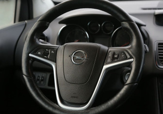 Подержанный автомобиль Opel Meriva 2012 года (16 фото)