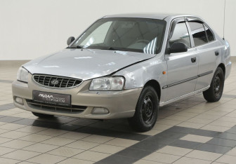 Подержанный автомобиль Hyundai Accent Sedan 2004 года (8 фото)