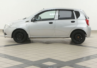 Подержанный автомобиль Chevrolet Aveo Hatchback 2010 года (7 фото)