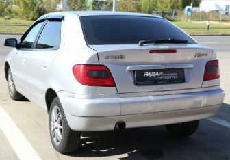Подержанный автомобиль Citroen Xsara Hatchback 2000 года (4 фото)