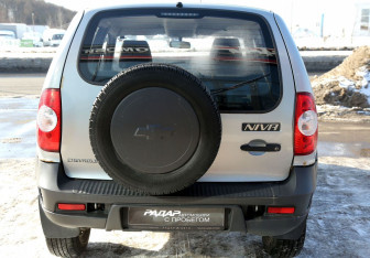 Подержанный автомобиль Chevrolet Niva 2014 года (5 фото)