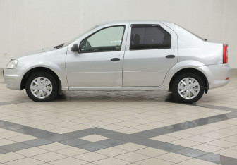 Подержанный автомобиль Renault Logan Sedan 2013 года (7 фото)