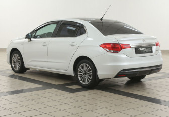 Подержанный автомобиль Citroen C4 Sedan 2013 года (2 фото)