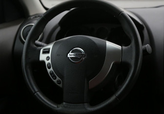 Подержанный автомобиль Nissan Qashqai 2007 года (16 фото)