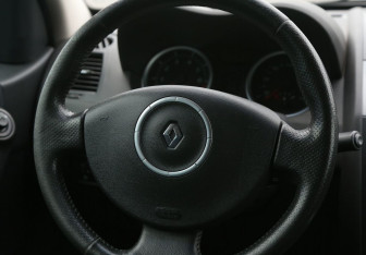 Подержанный автомобиль Renault Megane Sedan 2008 года (16 фото)
