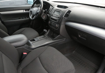 Подержанный автомобиль Kia Sorento 2014 года (9 фото)