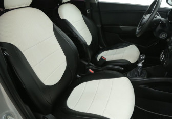 Подержанный автомобиль Kia Rio Sedan 2012 года (10 фото)