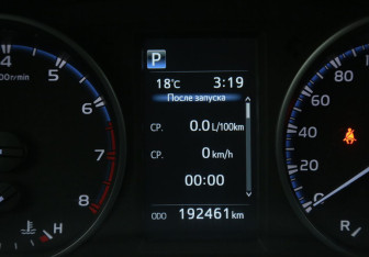 Подержанный автомобиль Toyota RAV4 2016 года (19 фото)