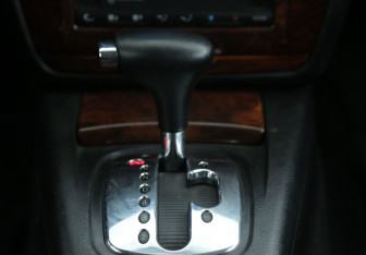 Подержанный автомобиль Volkswagen Passat Sedan 2003 года (15 фото)