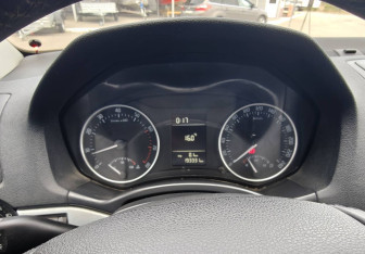 Подержанный автомобиль Skoda Octavia Liftback 2009 года (15 фото)