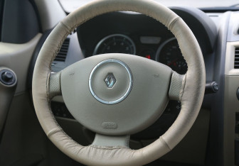 Подержанный автомобиль Renault Megane Sedan 2007 года (16 фото)