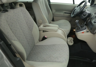 Подержанный автомобиль Renault Scenic 2008 года (10 фото)