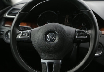 Подержанный автомобиль Volkswagen Passat CC 2011 года (16 фото)