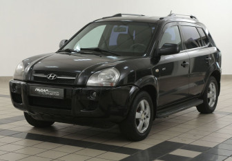 Подержанный автомобиль Hyundai Tucson 2008 года (8 фото)
