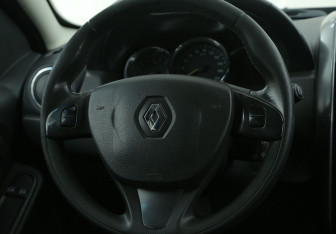 Подержанный автомобиль Renault Duster 2016 года (16 фото)