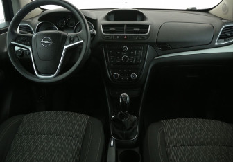 Подержанный автомобиль Opel Mokka 2014 года (12 фото)