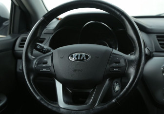 Подержанный автомобиль Kia Rio Sedan 2014 года (16 фото)