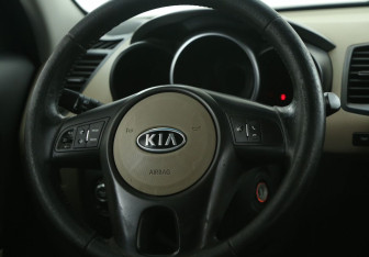 Подержанный автомобиль Kia Soul 2011 года (16 фото)