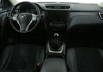 Подержанный автомобиль Nissan Qashqai 2018 года (12 фото)