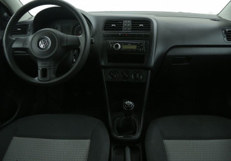 Подержанный автомобиль Volkswagen Polo Sedan 2014 года (12 фото)