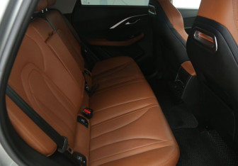 Подержанный автомобиль Omoda C5 2022 года (11 фото)