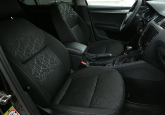 Подержанный автомобиль Skoda Octavia Liftback 2019 года (10 фото)