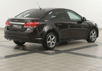 Подержанный автомобиль Chevrolet Cruze Sedan 2015 года (4 фото)