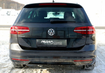 Подержанный автомобиль Volkswagen Passat Wagon 2017 года (5 фото)