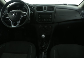 Подержанный автомобиль Renault Sandero 2020 года (12 фото)