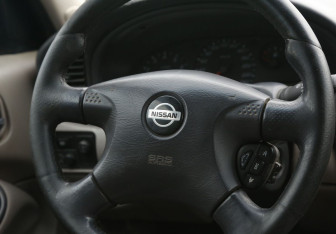 Подержанный автомобиль Nissan Almera Sedan 2002 года (16 фото)