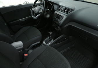 Подержанный автомобиль Kia Rio Sedan 2014 года (9 фото)