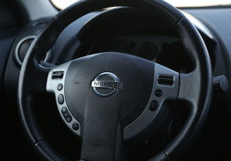 Подержанный автомобиль Nissan Qashqai 2007 года (16 фото)
