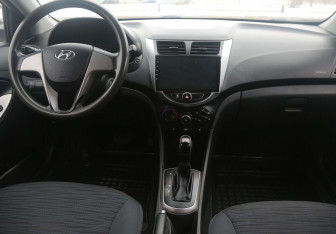 Подержанный автомобиль Hyundai Solaris Hatchback 2014 года (12 фото)