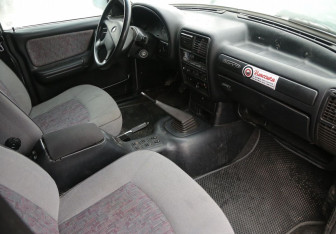 Подержанный автомобиль ГАЗ 31105 «Волга» 2004 года (9 фото)