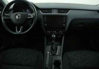 Подержанный автомобиль Skoda Octavia Liftback 2018 года (12 фото)