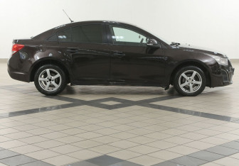 Подержанный автомобиль Chevrolet Cruze Sedan 2015 года (5 фото)