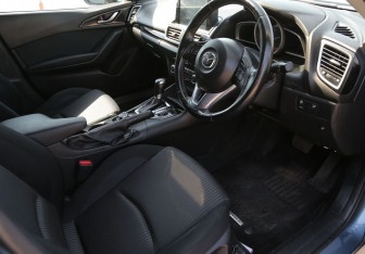 Подержанный автомобиль Mazda Axela Hatchback 2014 года (9 фото)