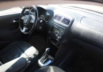 Подержанный автомобиль Volkswagen Polo Sedan 2012 года (10 фото)