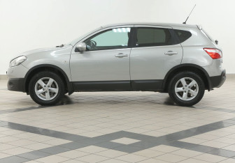 Подержанный автомобиль Nissan Qashqai 2011 года (7 фото)