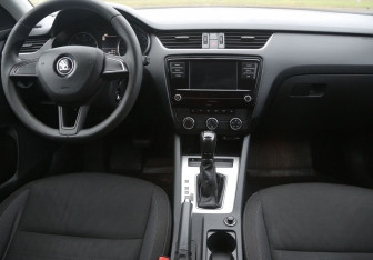 Подержанный автомобиль Skoda Octavia Liftback 2017 года (12 фото)
