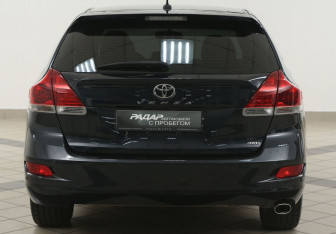 Подержанный автомобиль Toyota Venza 2014 года (3 фото)