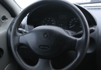 Подержанный автомобиль Renault Logan Sedan 2009 года (16 фото)