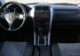Подержанный автомобиль Suzuki Grand Vitara 2008 года (12 фото)