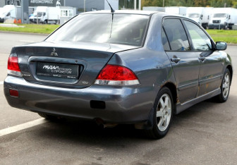 Подержанный автомобиль Mitsubishi Lancer Sedan 2004 года (6 фото)