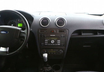 Подержанный автомобиль Ford Fusion 2008 года (9 фото)
