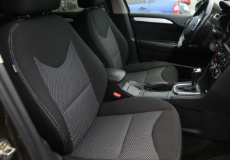 Подержанный автомобиль Citroen C4 Sedan 2015 года (10 фото)